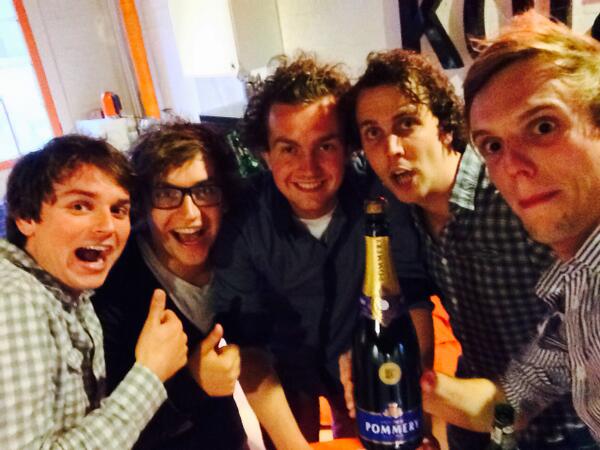 KojacCV's tweet photo. En wéér een nieuwe vennoot toegetreden tot @KojacCV: Romke Rozendaal! #champagne #FEEST! http://t.co/jvJo7kp54c