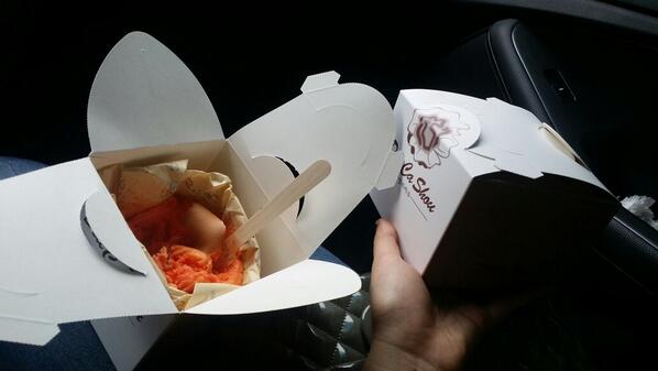 darilynnn's tweet photo. 딸기 쉬폰브래드! 그리고 그옆엔 더 기대되는 카카오! http://t.co/htiThkyv6g