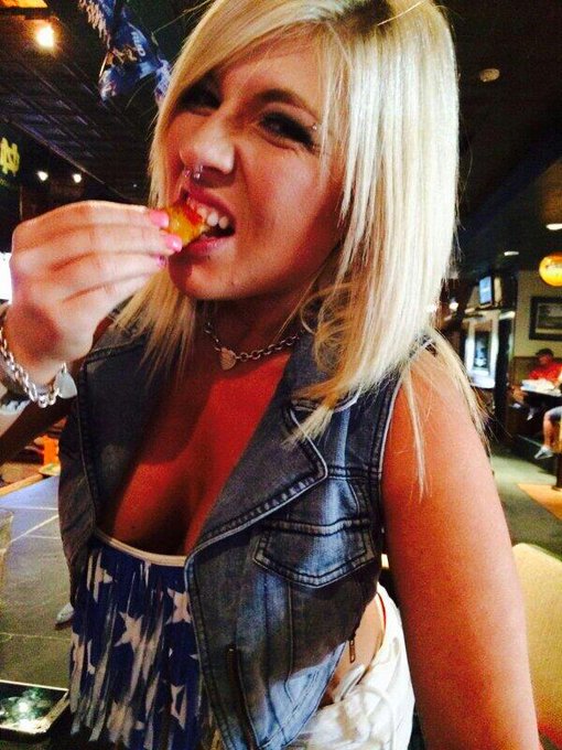 Fuckin Munchin! Yeah I &hearts; food! #foodandsexmakemehappy http://t.co/A9kf7rB6eb<a href="/tag/foodandsexmakemehappy"class="tags">#foodandsexmakemehappy</a>