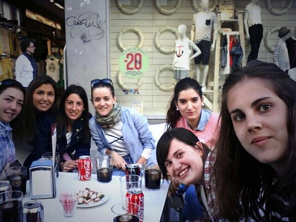 23merchi's tweet photo. Un merecido descanso @mirigochi @carol93cebrian @anaa_tm1 @8albaricoque http://t.co/xPxXh71DvL