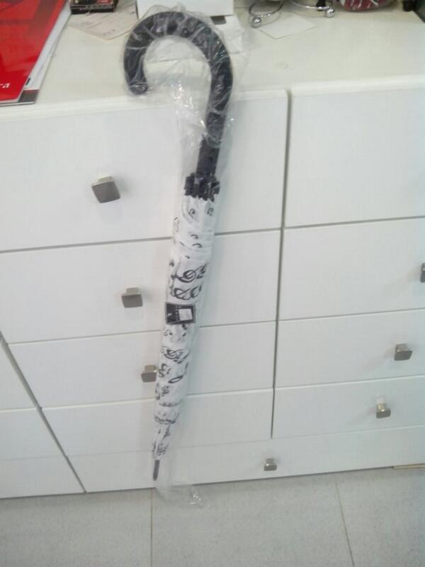 oltrainstrument's tweet image. El regalo perfecto : paraguas notas musicales por 22€