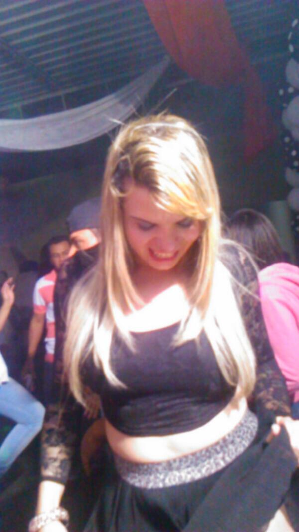 camillaschimith's tweet photo. Eu na festinha kkkkkkk http://t.co/IoOMecEjXU