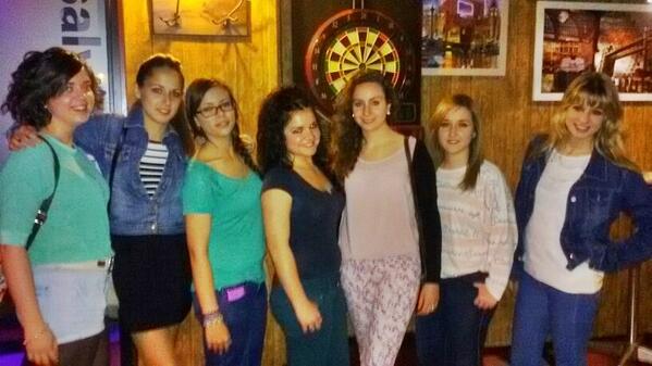 lorenamorena28's tweet photo. mis niñas guapas @MariuDeLahoz @CriiisCamacho @vikyclago @chariexposito11 @RocioPilar__ @SaraPiti95 http://t.co/g78s5NFFAr