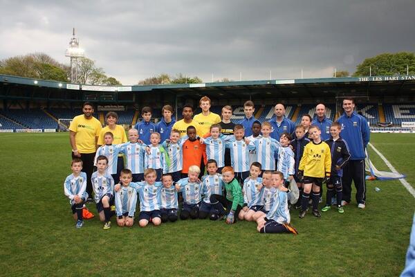 All the North Walkden Players and staff from the game yesterday with the @MCFA_YthCouncil #premcupfinal