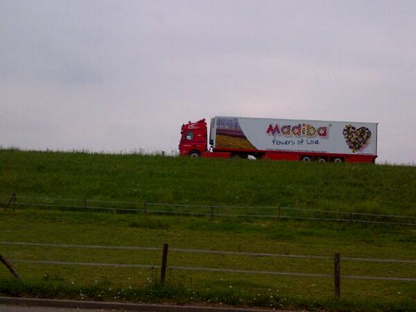 DirkvanVuurde's tweet photo. De madiba truck kom je overal tegen! http://t.co/REGxk3hf9C