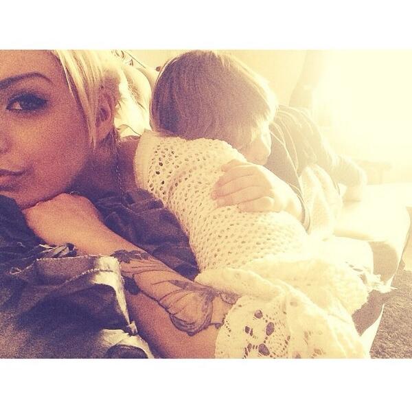 this little rascal won't get off me 🙈💕