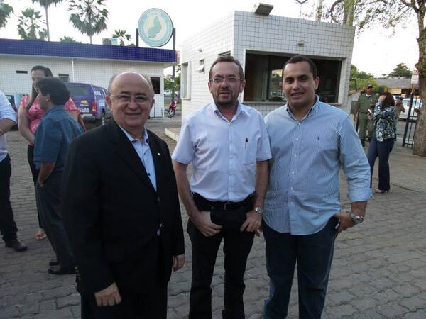 Georgiano_Neto's tweet photo. Com o deputado federal Júlio César e o prefeito de São João da Fronteira, Vadifrancis (PSD) http://t.co/s2sJ5dpniT