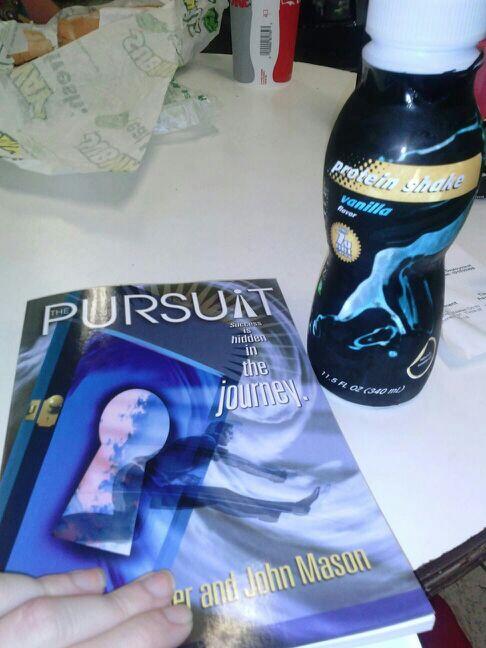 MelziAmm's tweet image. What better way to spend my break at work (: #stayingproductive #advertise @SfloresYWF