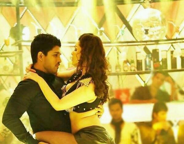 AdvRohitNair's tweet image. #still from #Boochade song. @MegaStars_FC @SSAAfanclub @AlluArjunAdicts @MalluArjunFans @MovieGuru_on