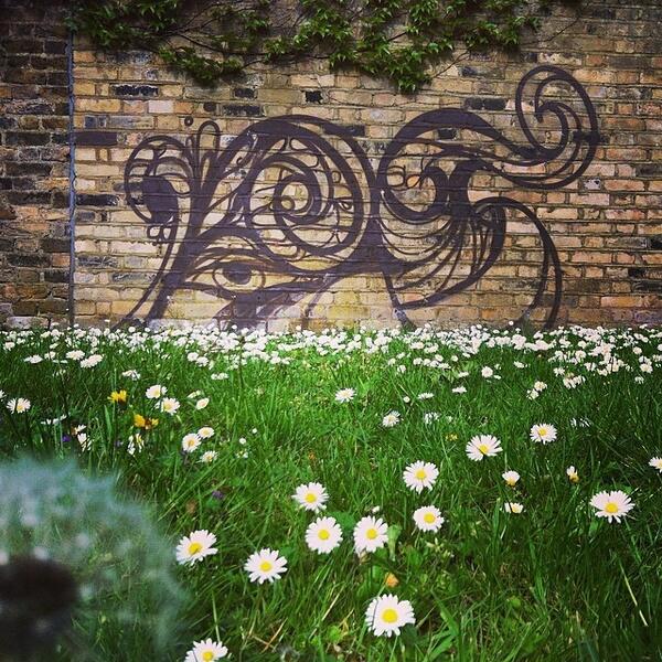 HallofStreetart's tweet photo. #streetart #streetartlondon #daisy #fogof by tesux http://t.co/wX9bsoIWhA