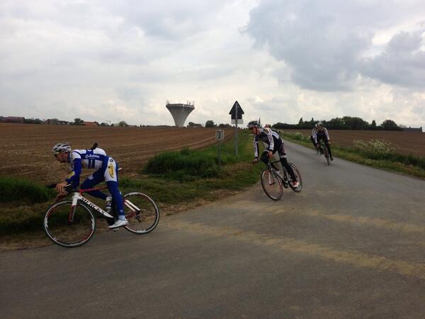 Neaforma's tweet photo. Het neaforma TT peleton @hoogledegits #bkTT http://t.co/FtqjDkBRuT