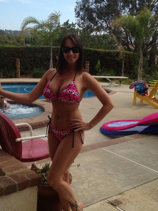 Me at the pool 💋 http://t.co/wWXB1CzzHv<a href="/tag/big"class="tags"><span>#big</span></a><a href="/tag/footjob"class="tags"><span>#footjob</span></a>