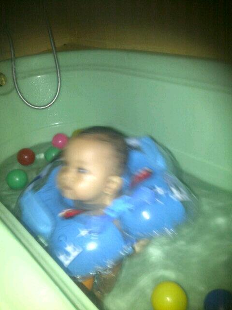 jihanaqilae's tweet photo. Aq baby spa @pondokspa cantik kan d bathup http://t.co/xOgjvK8zUJ