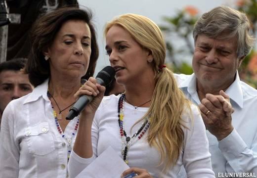 arenjavier's tweet photo. PROHIBIERON VISITAR POR 15 DÍAS A LEOPOLDO LÓPEZ. Hasta cuando!? Basta la represión!! SOSVzla http://t.co/IvE18mrXOi http://t.co/ZM8ggvTvbE"