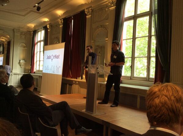 Good luck voor onze studenten met de presentatie van hun Integration Project ‘A Job or Not’ - wedstrijd #appsforvdab