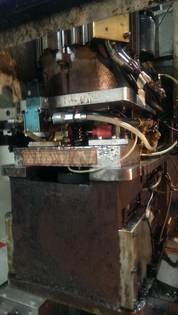 ZachyPaul's tweet photo. I think I could work for @Haas_Automation  took apart all the gears and bearings in the gearbox, and fixed it http://t.co/u9P1hGf355