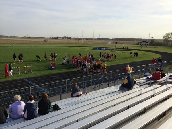 HeritagePride's tweet photo. Mumma  wins the discus and the girls finish 2nd to South Adams. http://t.co/s1yVExWIVX