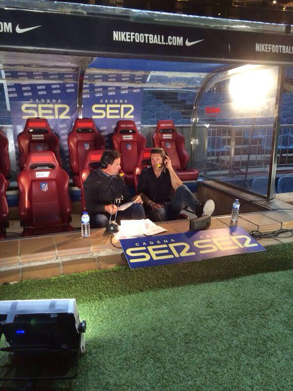 Simeone's tweet photo. Charla de fútbol en mi Calderón... Este estadio no duerme; sólo se prepara para lo que está por venir. http://t.co/GjeUg0DcWd