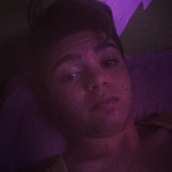 Chry26xx's tweet photo. Goodnight...I need to sleep for tomorrow's game <3 💪⚽️⚽️🏆🔇❤️ hala Madrid <3 🏆🏆 http://t.co/UR0IHCGhnP