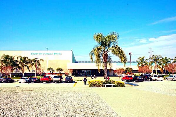 Ish8Santz's tweet photo. Great place to be at✨ #LilOasis #GreatPlace #Jw #CircuitAssembly #KingdomHall #MiraLoma  #Welcome #OneDayAtATime http://t.co/cL0dSW44fv