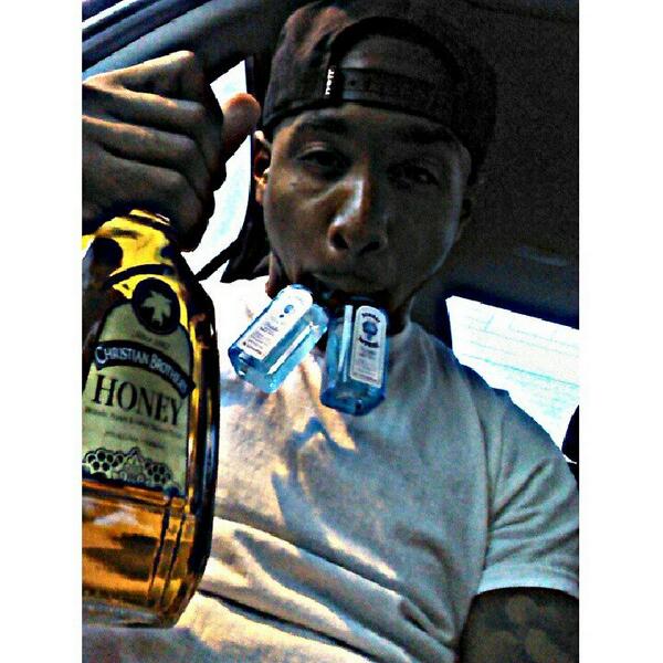 IKEFRESH_'s tweet image. #BombBay #HoneyChristianBrothers #Slaps