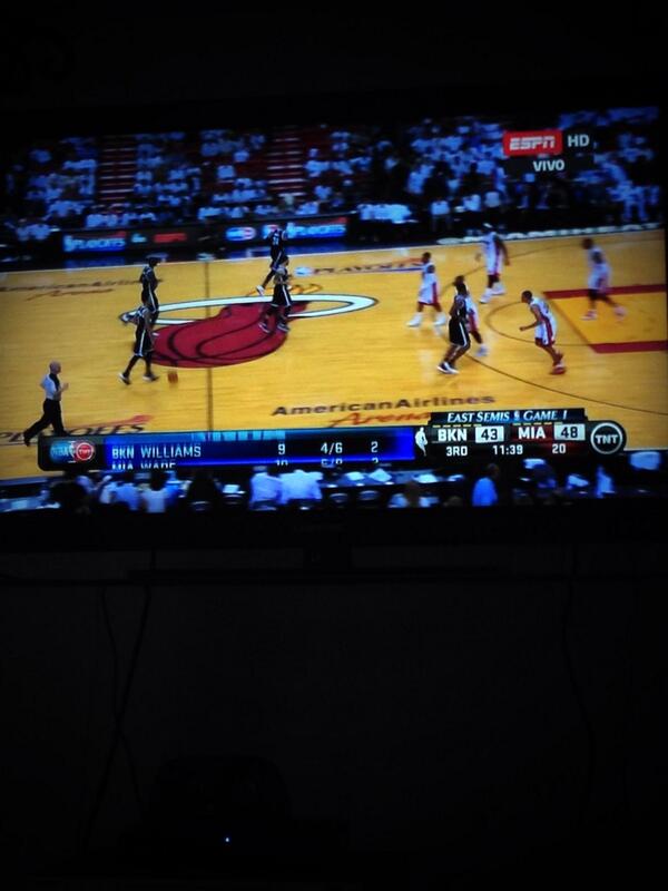 BieberVgaona225's tweet image. "@hoyerofficial: #Playoffs #HEATvNETS 👌 http://t.co/2XUkkfnJsG"