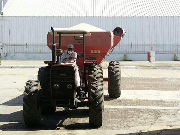 FelixOsorioG's tweet photo. SiloCASA Chaguaramas despachó hoy a Planta de Harina VENALCASA 51.260kgs d Maíz Blanco para producir harina precocida http://t.co/07ka44VL4v