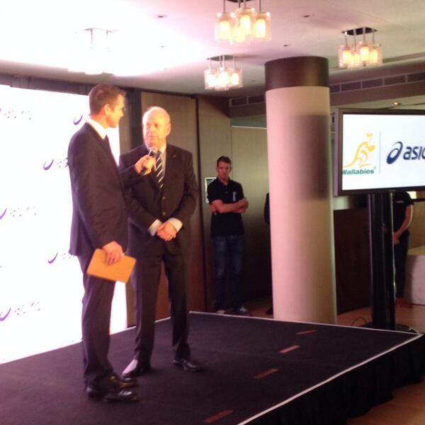 asics stage suit