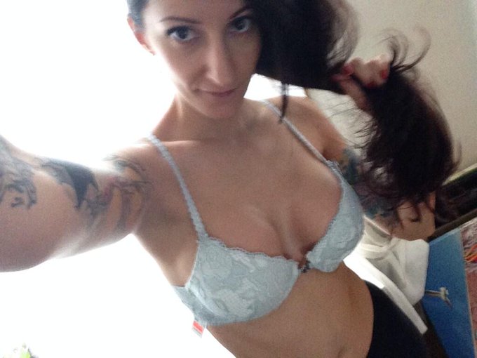 Do you like my new bra? http://t.co/65NVTb0dWC<a href="/tag/footfetishfriday"class="tags"><span>#footfetishfriday</span></a>