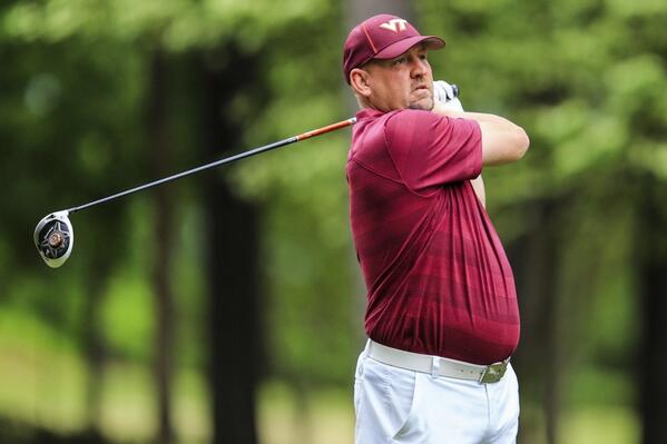 CFAPeachBowl's tweet photo. At -5, @VT_Football's Frank Beamer &amp; @braves52 won $25,000 in scholarship funds for @vtnews! #CFABGolf http://t.co/m3SD74e3OH