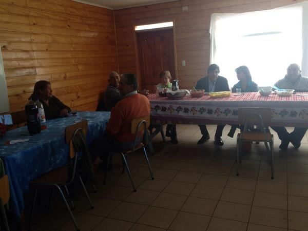 FuenzalidaDip's tweet photo. Con Adultos mayores Dulces brizas de Choroico, La Unión http://t.co/QemJ8JTiab