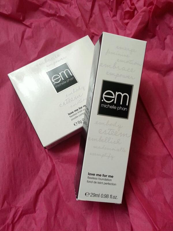 Anna_lly's tweet image. Recieved my @emcosmetics today! So excited to finally try out @MichellePhan makeup product #michellephan #emcosmetics