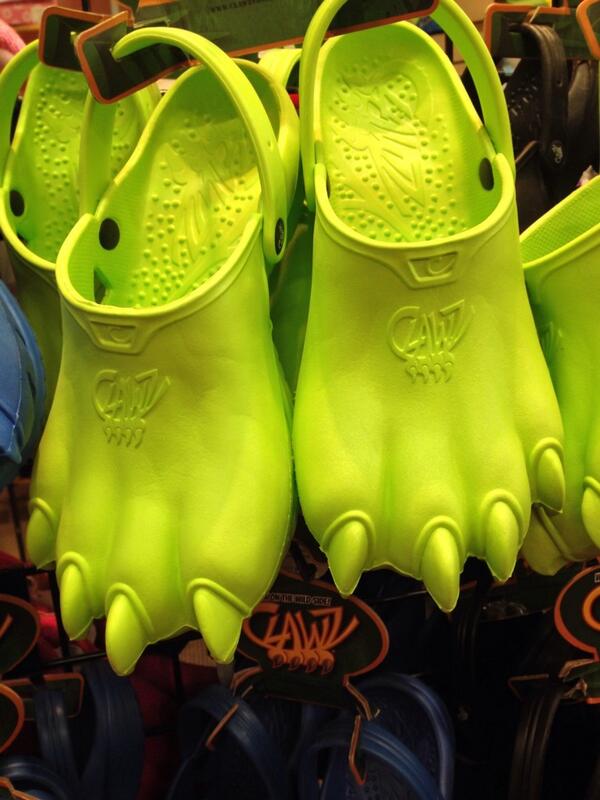 PreppyHeart's tweet image. Seriously why are crocs even still around. They have taken it wayyyy too far😂😂😂😂