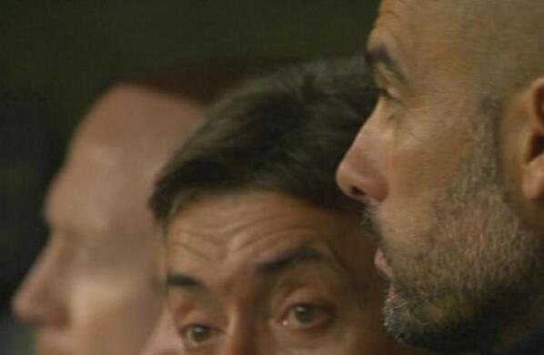 elchiringuitotv's tweet photo. Guardiola, DESCOMPUESTO en el banquillo tras el tercer gol del Madrid. #ElChiringuitoDeNitro http://t.co/ev8zJDMoWR