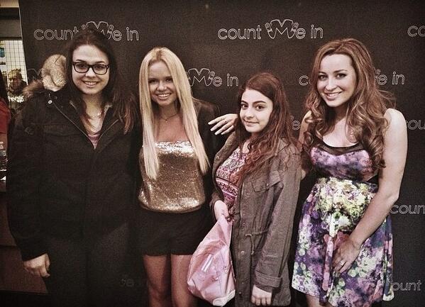 zjsvibes's tweet photo. This is so cute! @simpson_marina met @allisimpson at #CountMeInToronto today! ❤️ http://t.co/qPy9CuBLWS