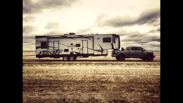 shezznasty's tweet photo. Back to the simmie dam #cummins #viper #toyhauler http://t.co/bIO4k6mucy