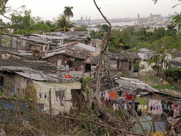 MundoCubano's tweet photo. Desde mi casa en El Cuncuní se ve el Capitolio Nacional a lo lejos. Alli trabaja la Dra Grisel Rufin. Foto Cadriacost http://t.co/3XljykJ2Gq