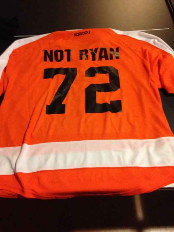 Viselli_D's tweet photo. BHL season opener tonight and Leo's glad I finally came to grips with my hockey skill with this jersey #D6 http://t.co/Utog6OM2x9