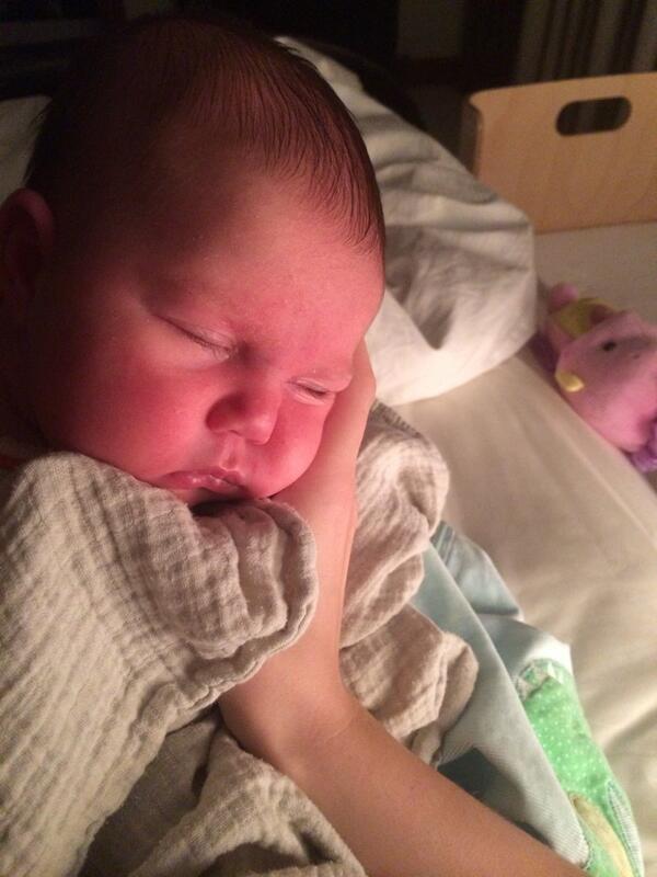 alainaxxx's tweet image. Think we are starting to see a routine! Espesh around 3am! #feedingroutine #breastfeeding #nightfeeds #NoSleepTeam