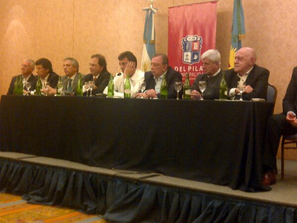 mahueratto's tweet photo. En Pilar c Sergio massa , legisladores e intendente analizando la problematica provincial http://t.co/t3LcX87iWa