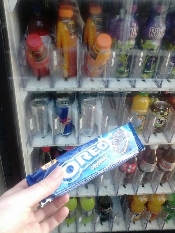 Carzification's tweet photo. #collegefootprint Deed 28: Left some surprise nibbles in the vending machine. #goodday http://t.co/dqzljIOtIH