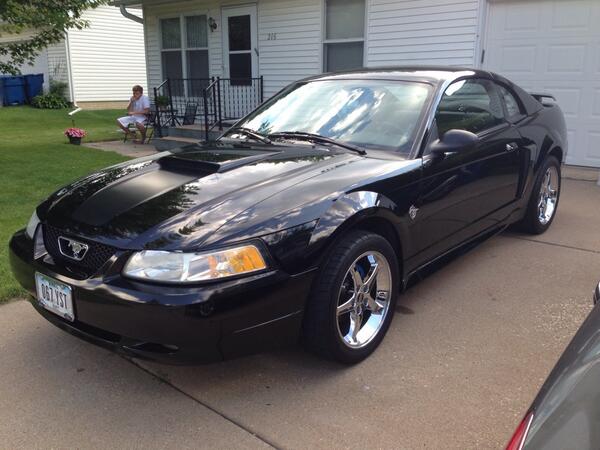 Corey_Lemaitre2's tweet image. Last week and a half with my shitter of a truck. I almost forgot I had a nice car 😊😎#crateengine #againlol