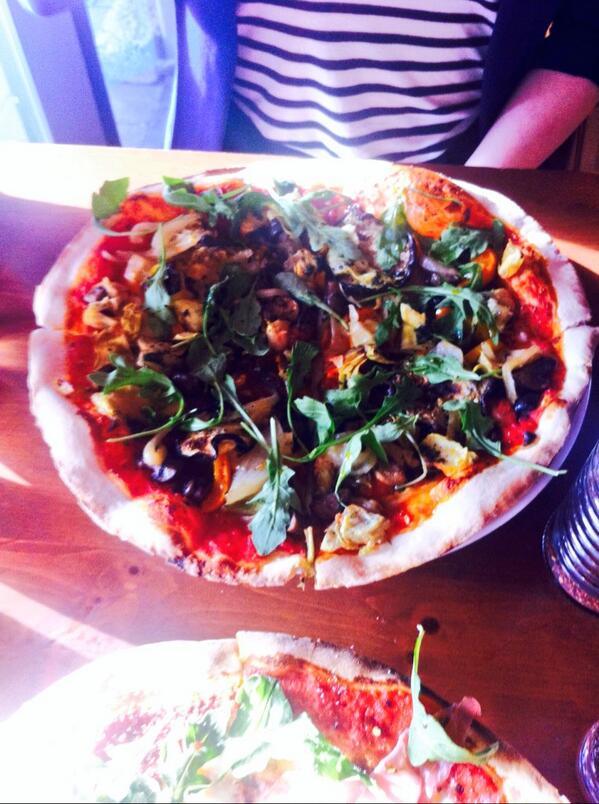 LantiSteele's tweet photo. Thank you so very much @ristoranteamano for your gracious modifications for this #vegan #pizza it was amazing! http://t.co/Q5P7q57Ch2