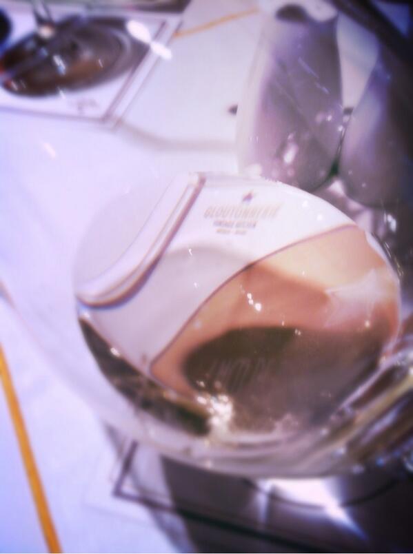 copasycorchos's tweet photo. Nos hospeda @Gloutonnerie México de la mano de @CooleySommelier #MaridajeSomontano http://t.co/4lAmZILmiY