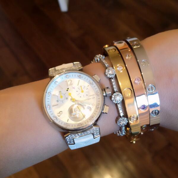 xxFABLIFExx's tweet photo. L⊝vE  L⊝vE  L⊝vE #cartierlovebracelet #cartier #lovebracelet http://t.co/wQTGagl3PF
