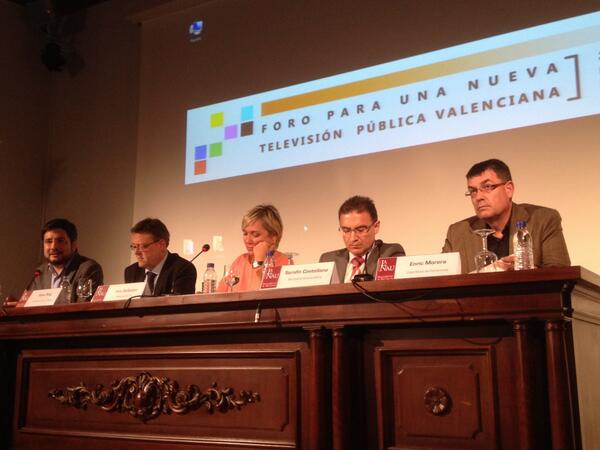 #LanovaRTVV Acolado debate ayer sobre el futuro de la TV pública valenciana. Interesante jornada de reflexión.