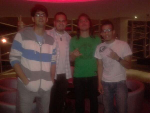 LBNfm's tweet photo. Gracias a lo panas @LOSPLUGIN nos con buena música #RockNacional http://t.co/mwisGpgBcv