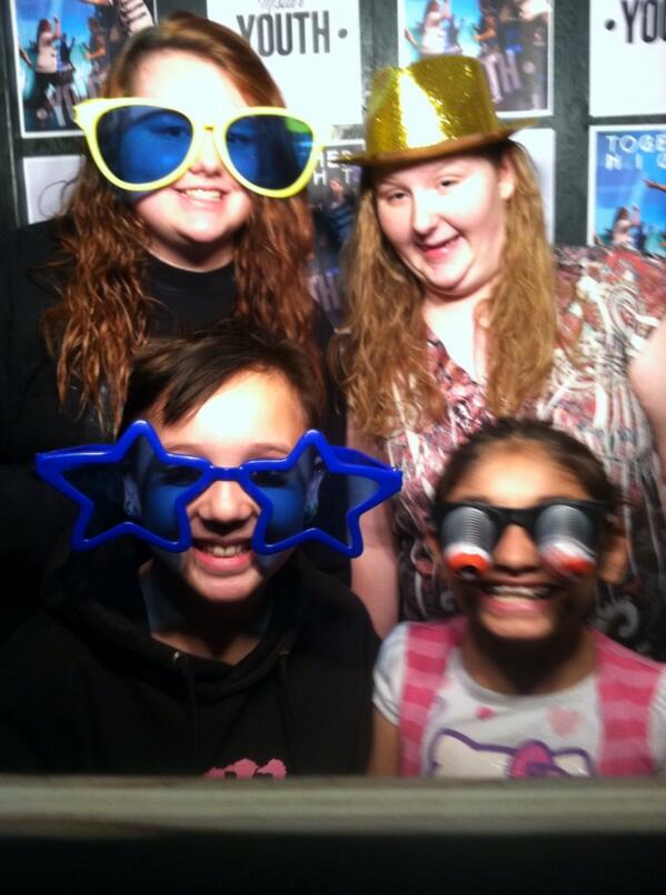 HeatherNygaard1's tweet photo. Got to hang out and take pictures with these amazing girls to night

#togethernight @MikaylaBitch15  @MStarYouth http://t.co/xBeQ0d8be6