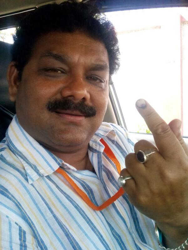Interceptors's tweet photo. #Vote #Lucknow Sri @GuptaCS101 CoConvenor IT Cell Awadh casted his vote #MODIfyUP @NaMoChaiParty @TigerNaMo http://t.co/YDn7hKX4RJ