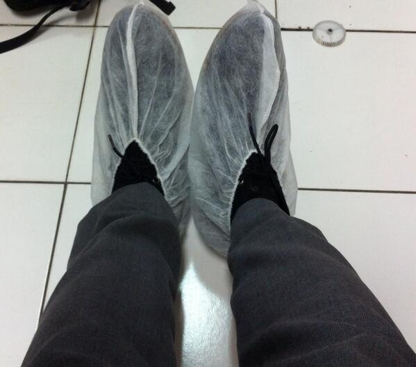 masmoe's tweet photo. @nukman biar higenis kata org kimberly clark ind #selshoes http://t.co/nGFnA70MAf